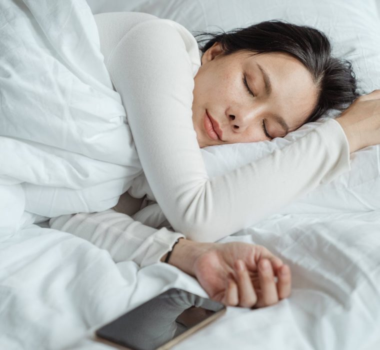 beneficios de hacer la cama al acostarte